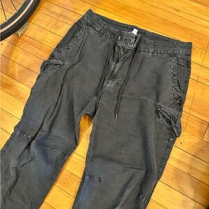 James Perse Men’s Slub Cotton Cargo Pants 
Sz: 32
Color: Carbon